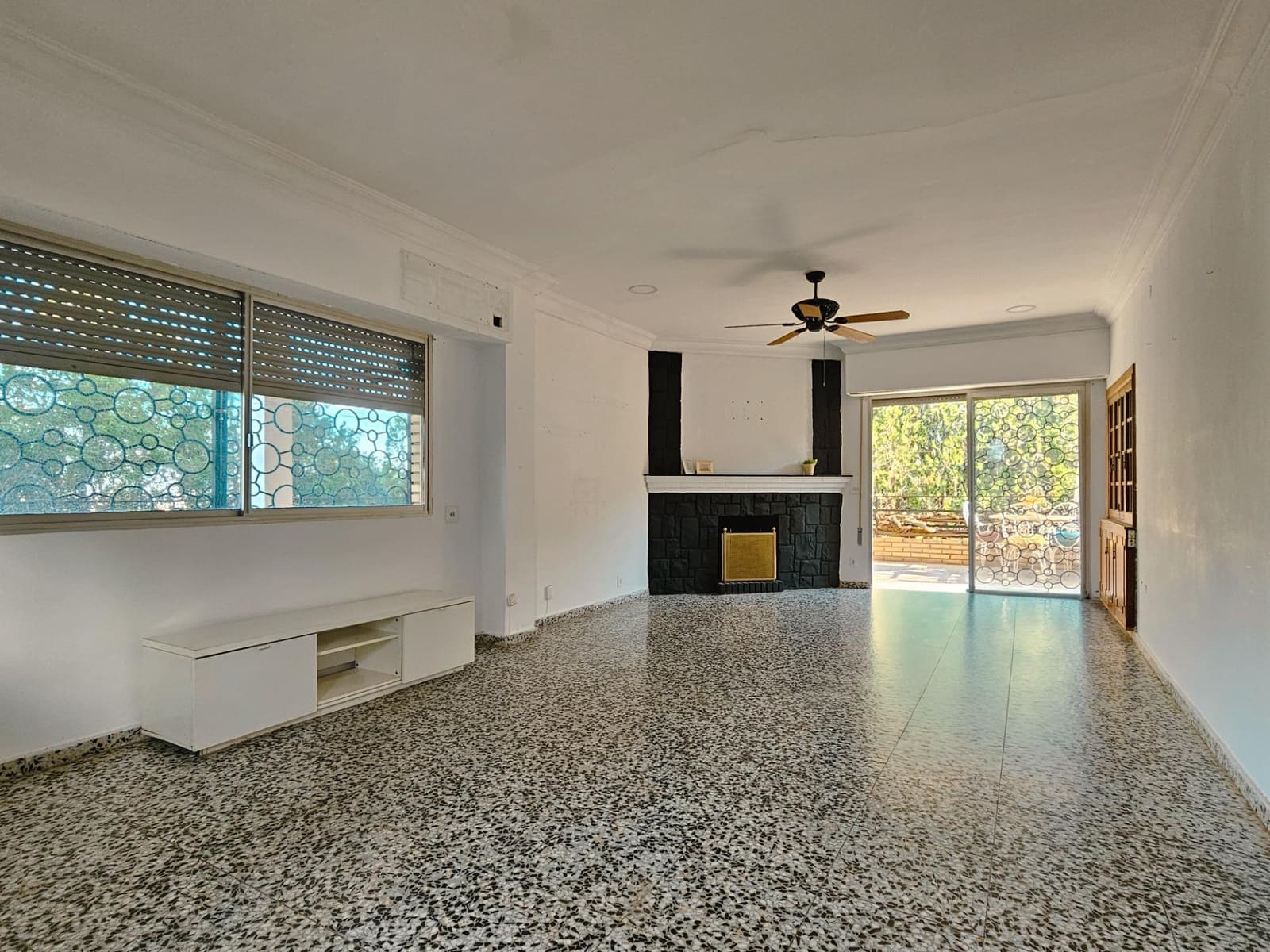 4 Zimmer Villa zu verkaufen in Chiva mit Pool - 350.000 € (Ref: 9385678)