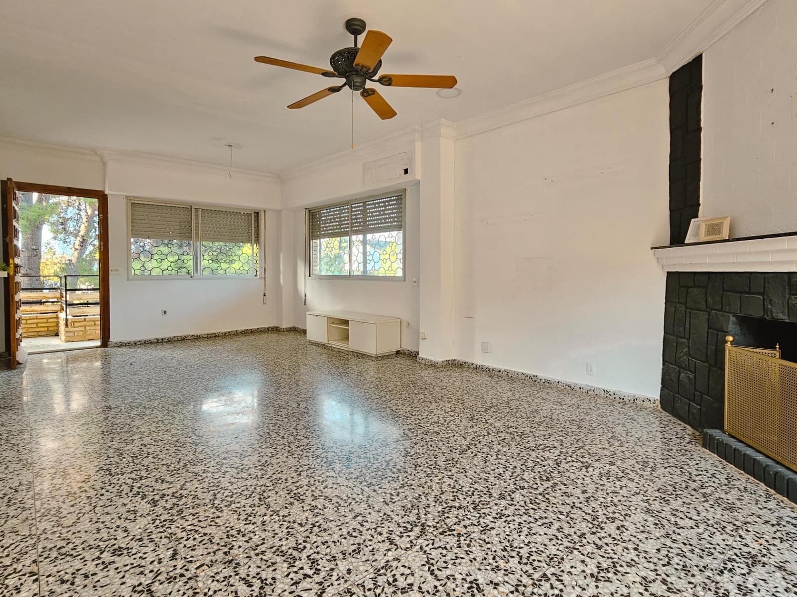 4 Zimmer Villa zu verkaufen in Chiva mit Pool - 350.000 € (Ref: 9385678)