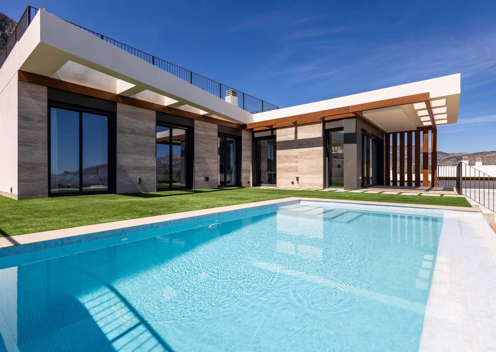 3 bedroom Villa for sale in Polop with pool - € 545,000 (Ref: 9387980)