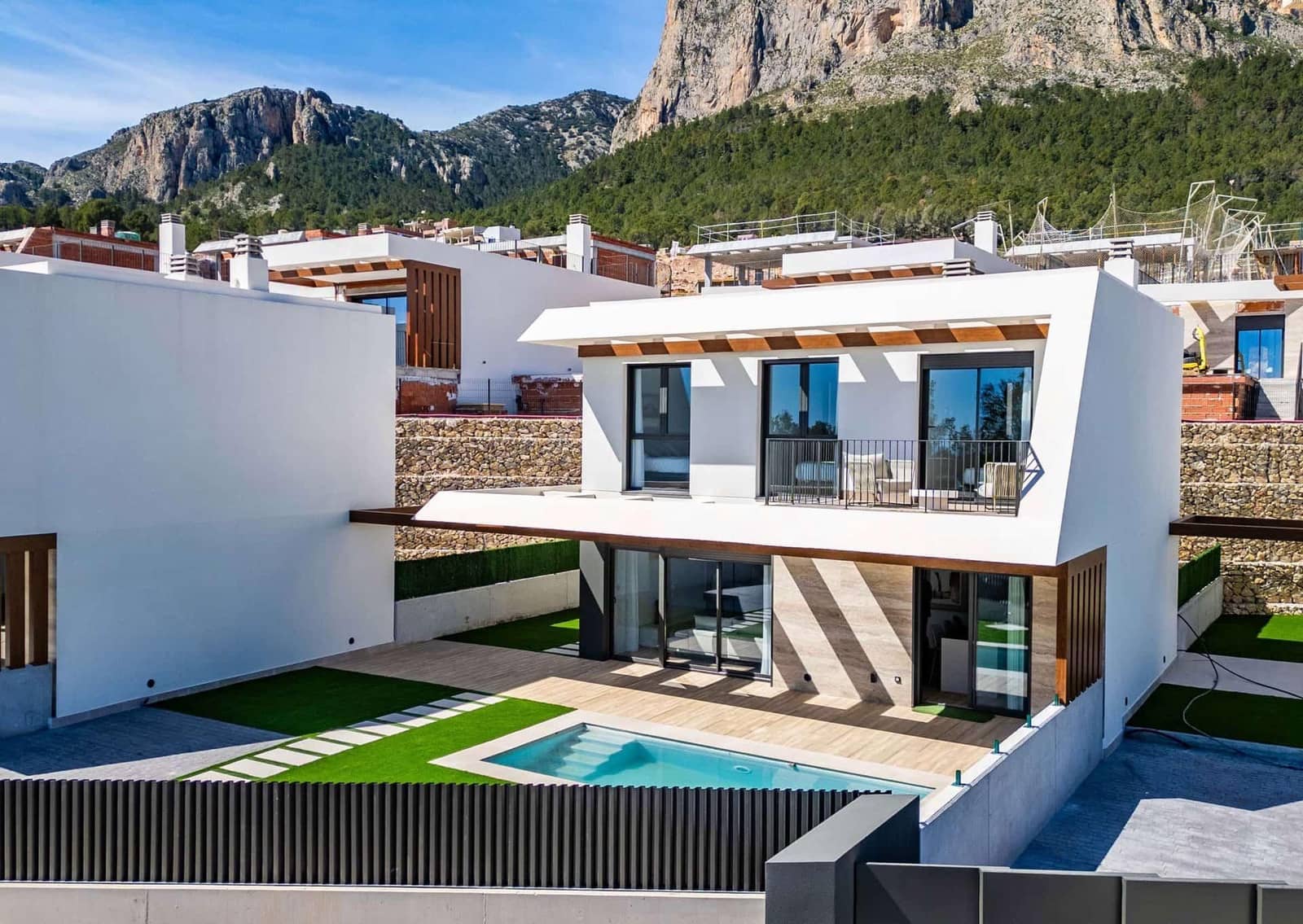 Chalet de 3 habitaciones en Polop en venta con piscina - 545.000 € (Ref: 9387980)