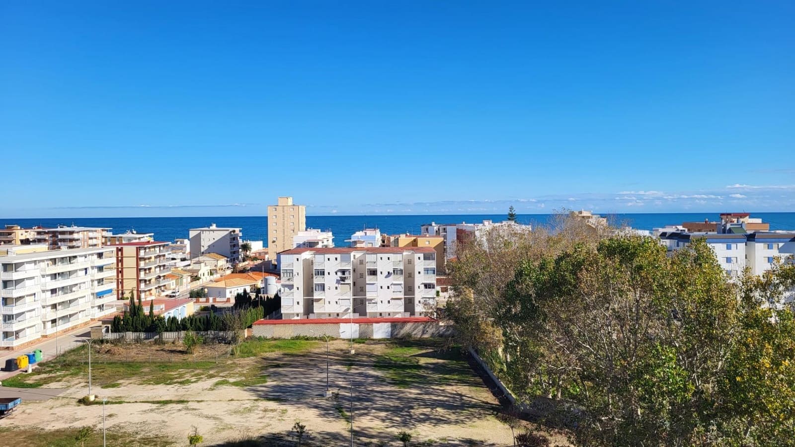 2 soverom Leilighet til salgs i Piles med svømmebasseng garasje - € 199 000 (Ref: 9406921)