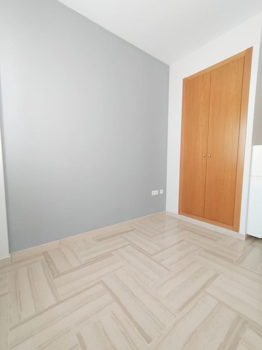 2 bedroom Flat for rent in Gandia with pool - € 950 (Ref: 9582999)