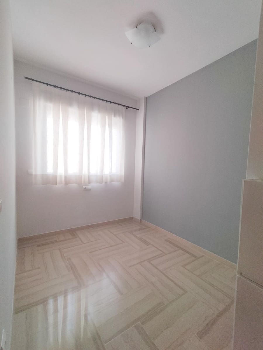 2 bedroom Flat for rent in Gandia with pool - € 950 (Ref: 9582999)