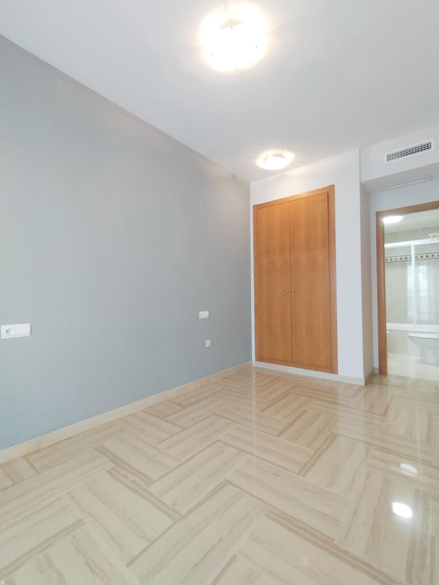 2 bedroom Flat for rent in Gandia with pool - € 950 (Ref: 9582999)