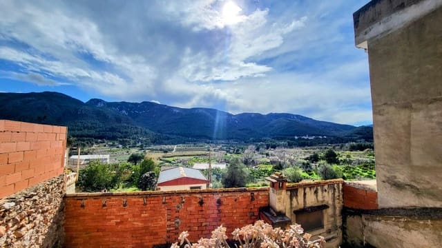 3 bedroom Townhouse for sale in Montichelvo with garage - € 120,000 (Ref: 9630064)