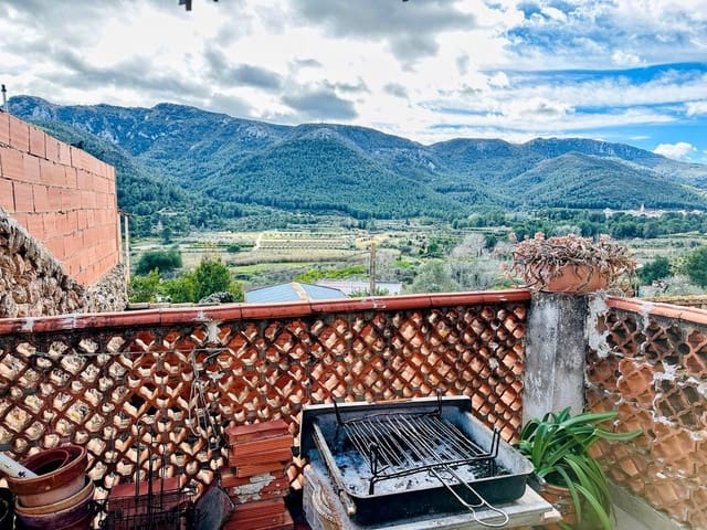 3 bedroom Townhouse for sale in Montichelvo with garage - € 120,000 (Ref: 9630064)