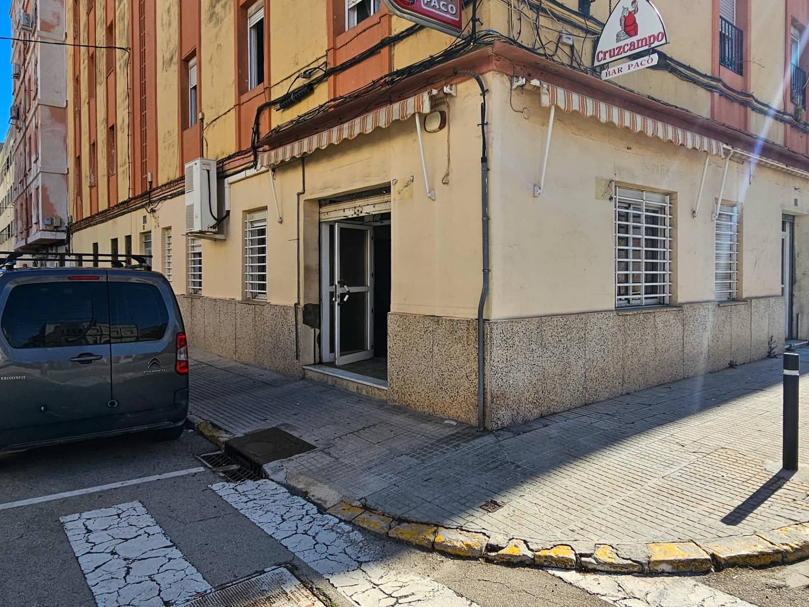 Erhverv til salg i Oliva - € 75.000 (Ref: 9695393)