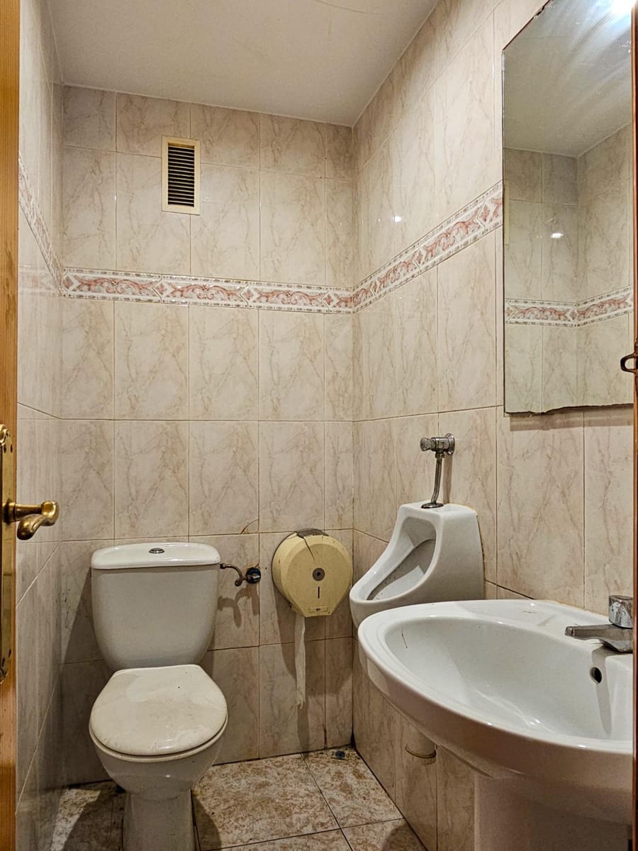 Commercial for sale in Oliva - € 75,000 (Ref: 9695393)