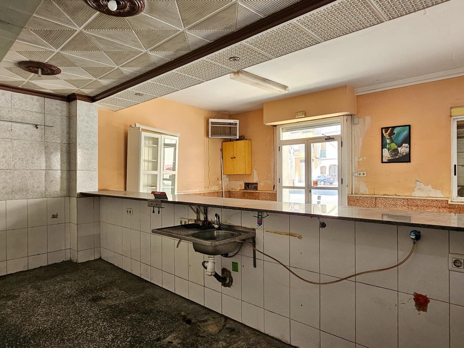 Commercial for sale in Oliva - € 75,000 (Ref: 9695393)