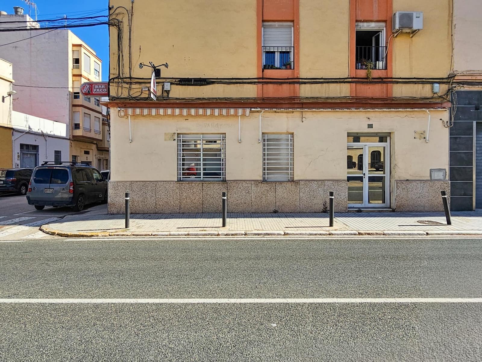 Commercial for sale in Oliva - € 75,000 (Ref: 9695393)