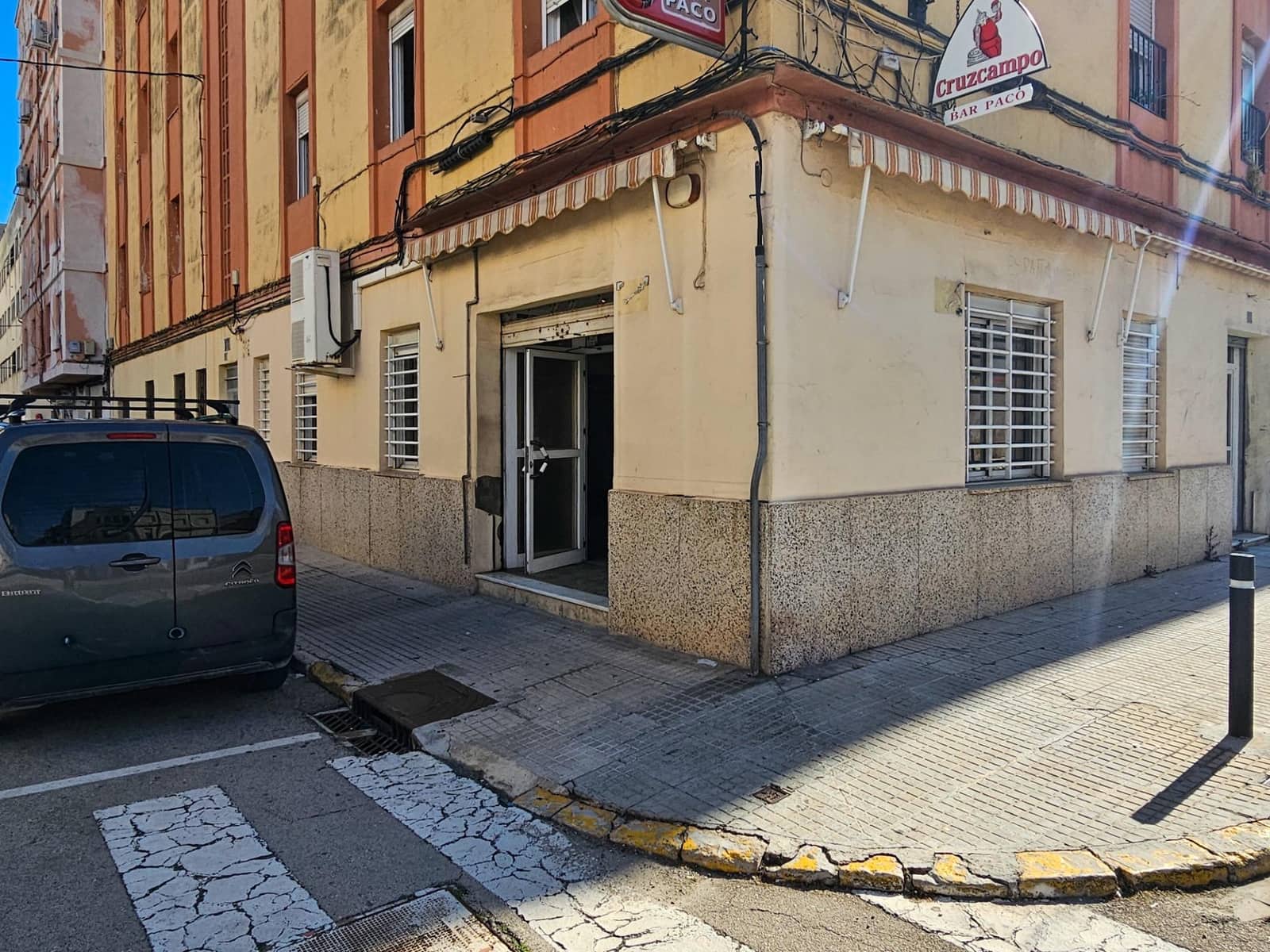Commercial for sale in Oliva - € 75,000 (Ref: 9695393)