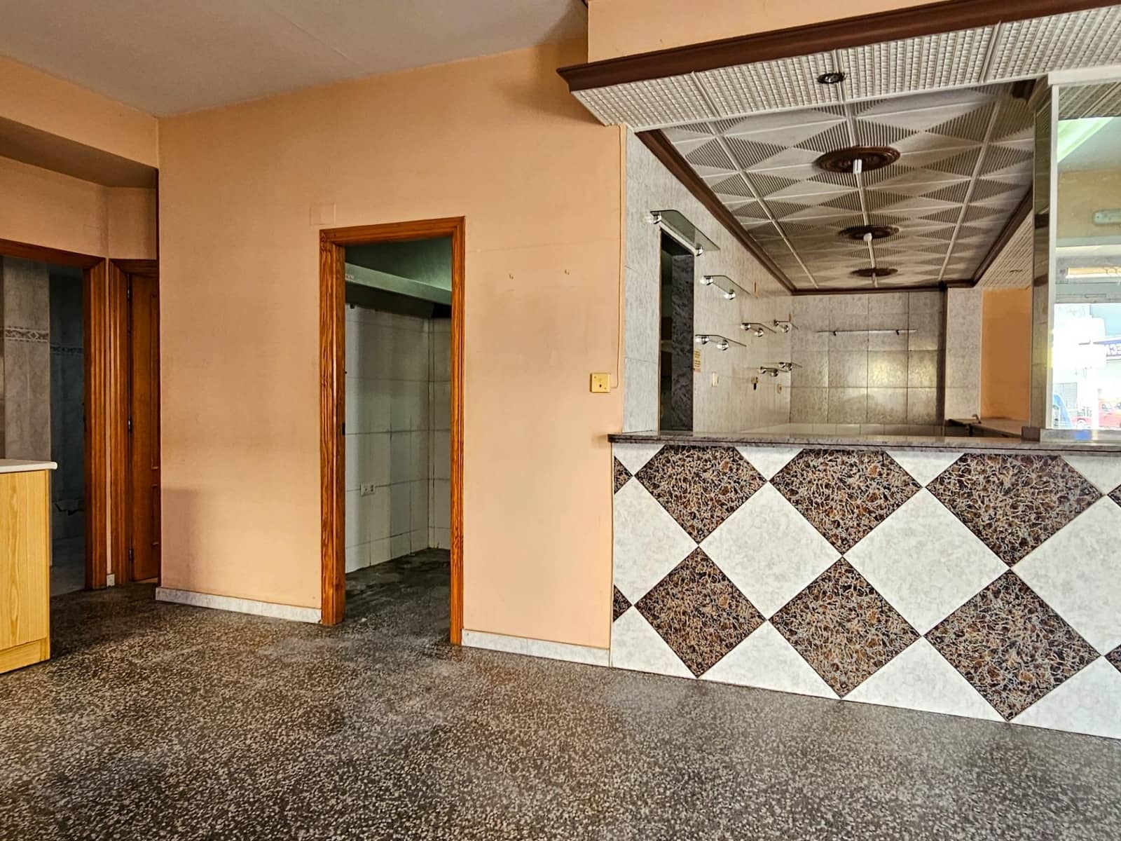 Commercial for sale in Oliva - € 75,000 (Ref: 9695393)
