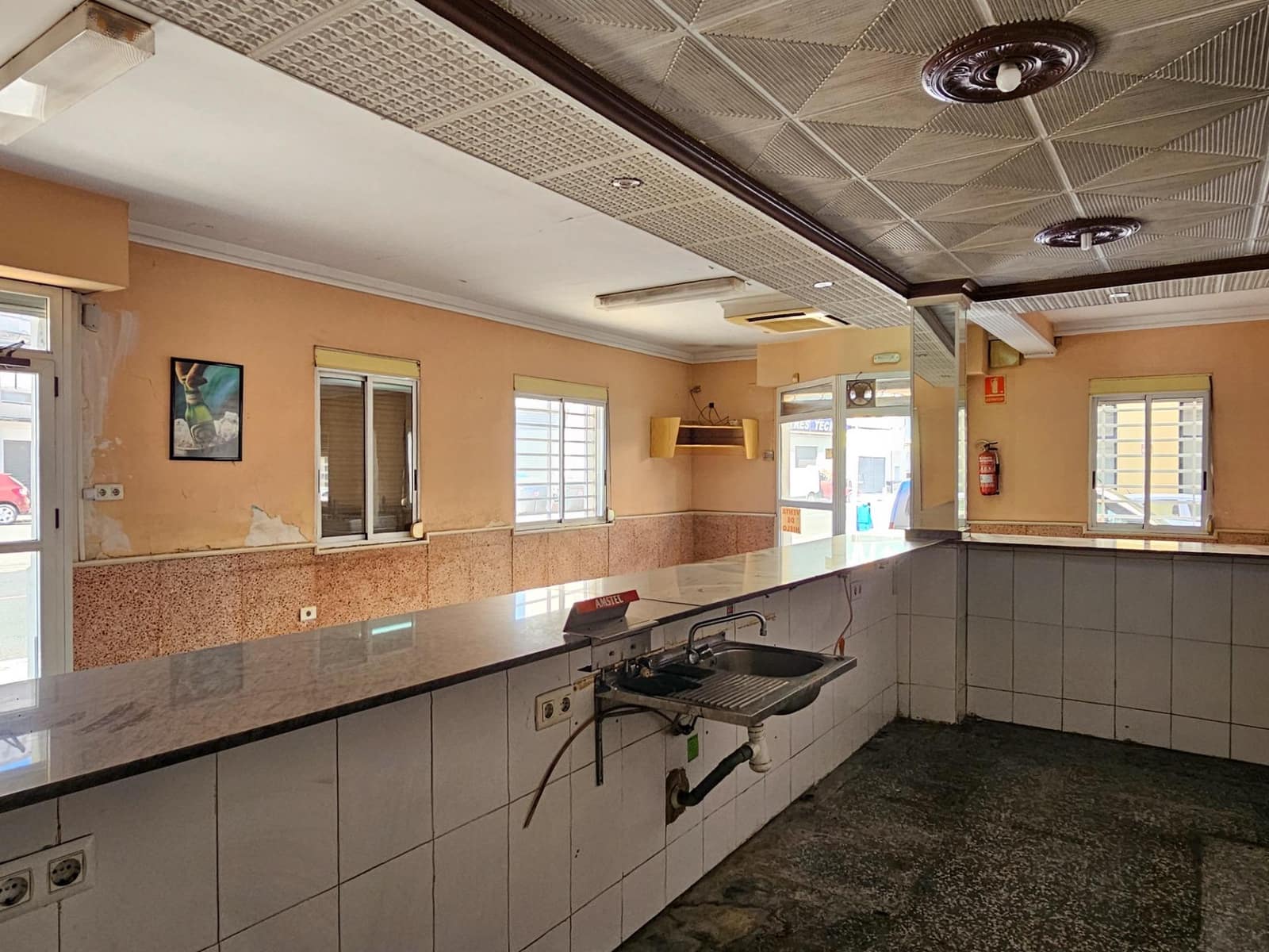 Commercial for sale in Oliva - € 75,000 (Ref: 9695393)