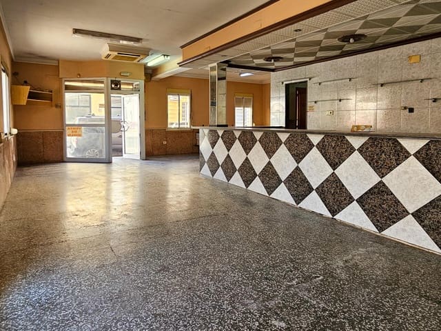 Commercieel te koop in Oliva - € 75.000 (Ref: 9695393)