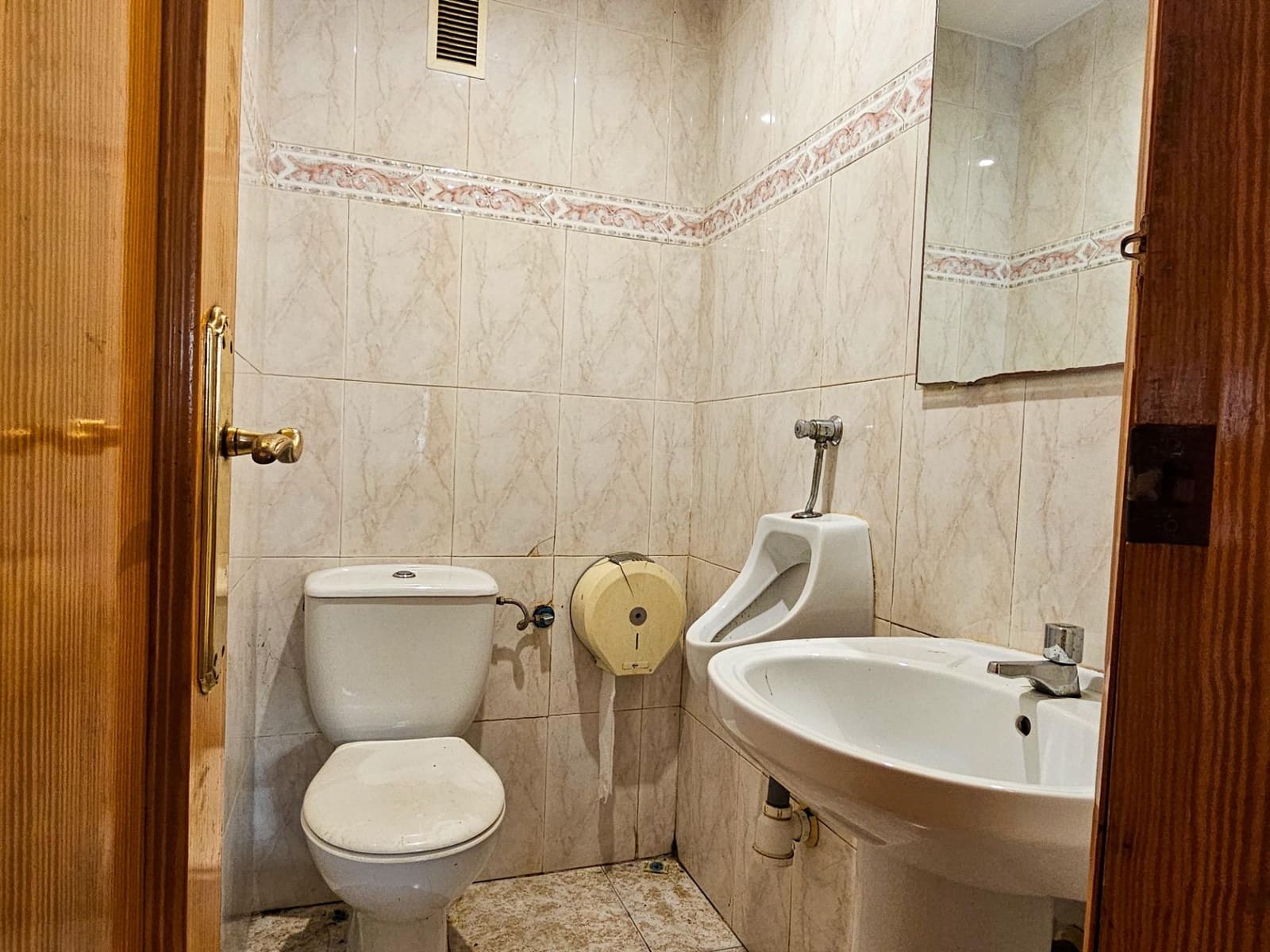 Commercial for sale in Oliva - € 75,000 (Ref: 9695393)