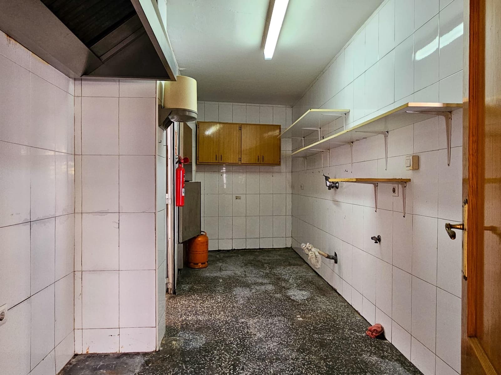 Commercial for sale in Oliva - € 75,000 (Ref: 9695393)
