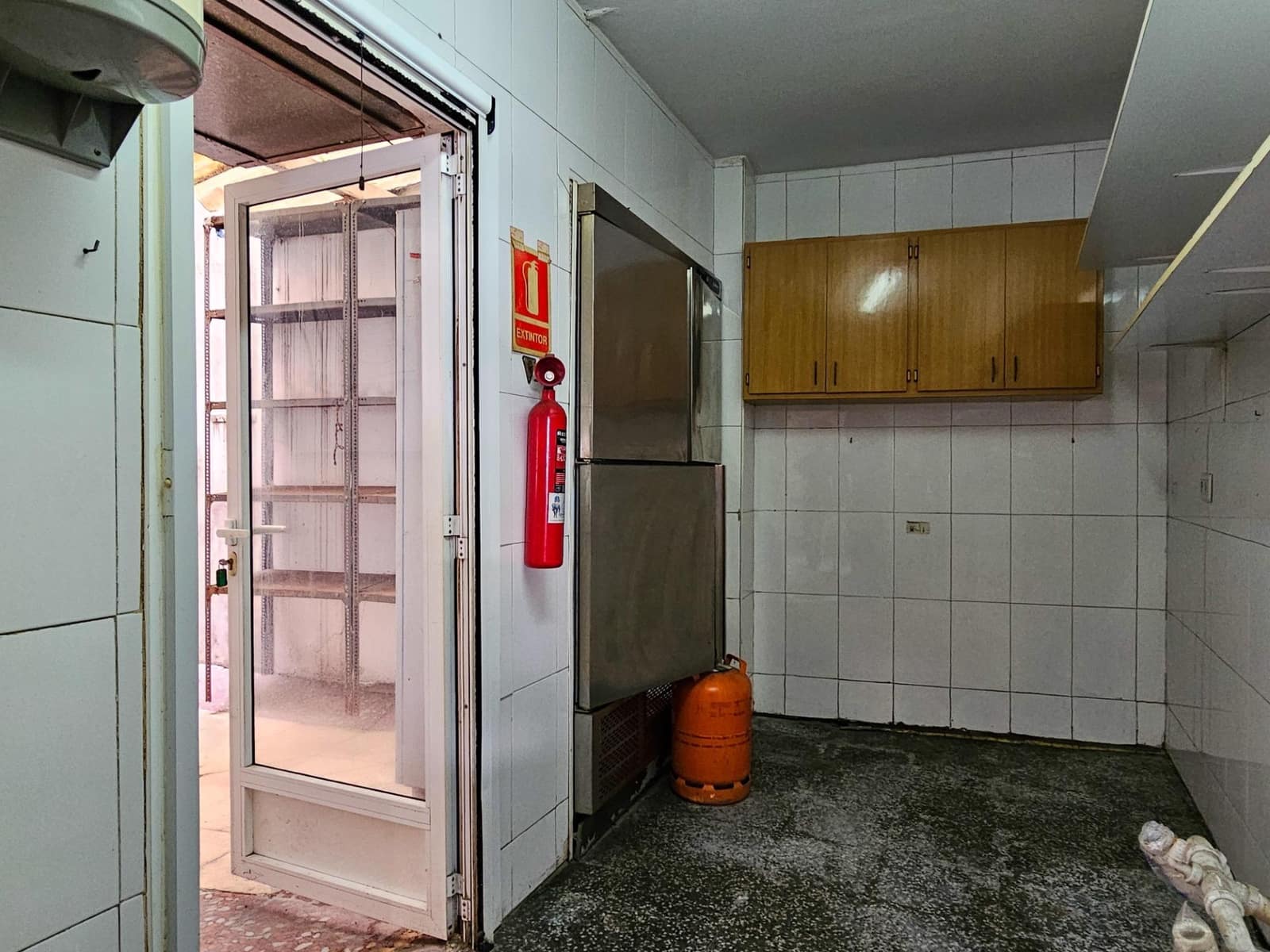 Commercial for sale in Oliva - € 75,000 (Ref: 9695393)