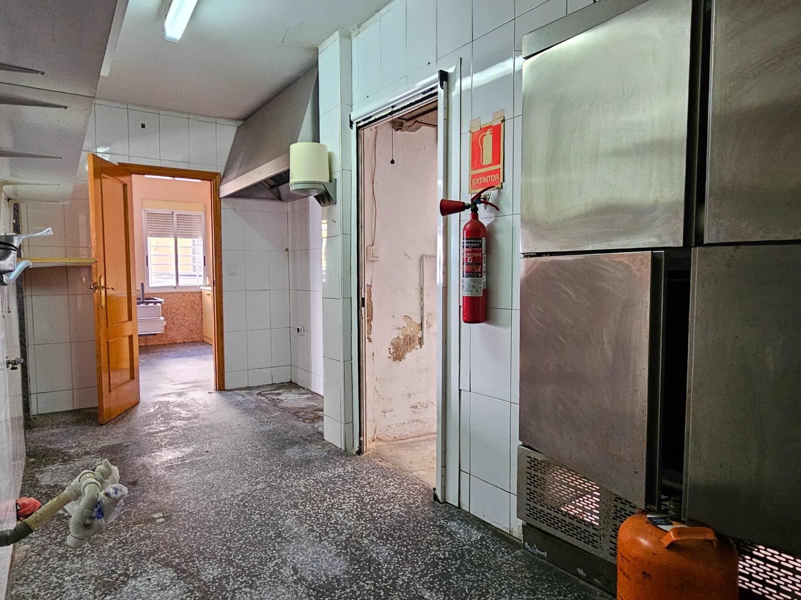 Commercial for sale in Oliva - € 75,000 (Ref: 9695393)