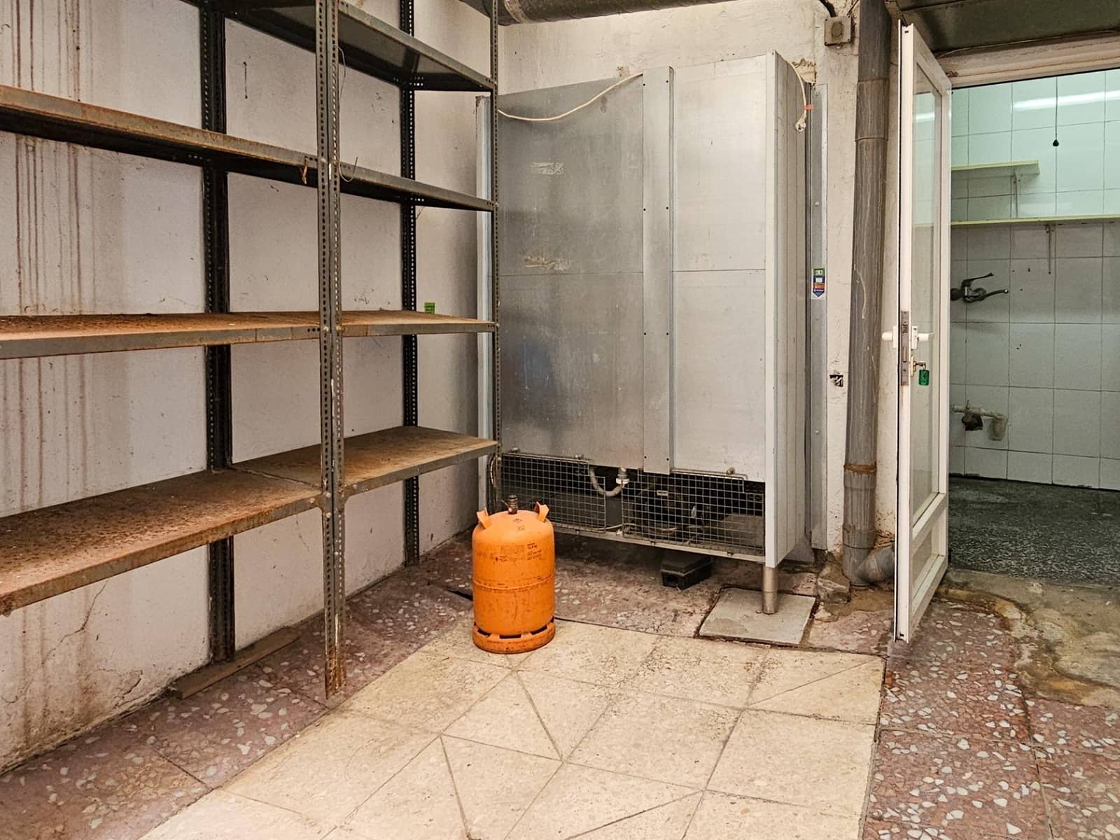 Commercial for sale in Oliva - € 75,000 (Ref: 9695393)