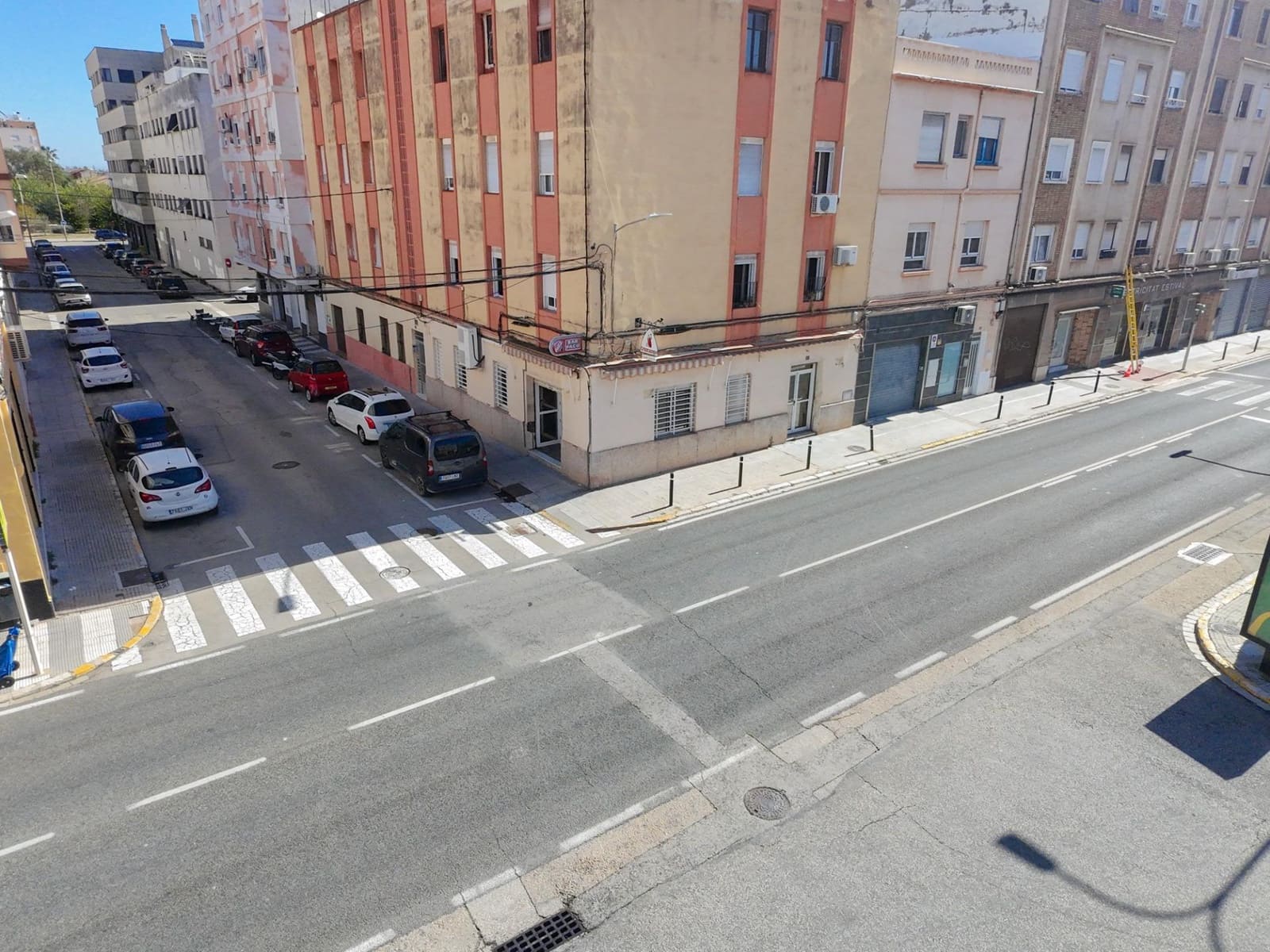 Commercial for sale in Oliva - € 75,000 (Ref: 9695393)