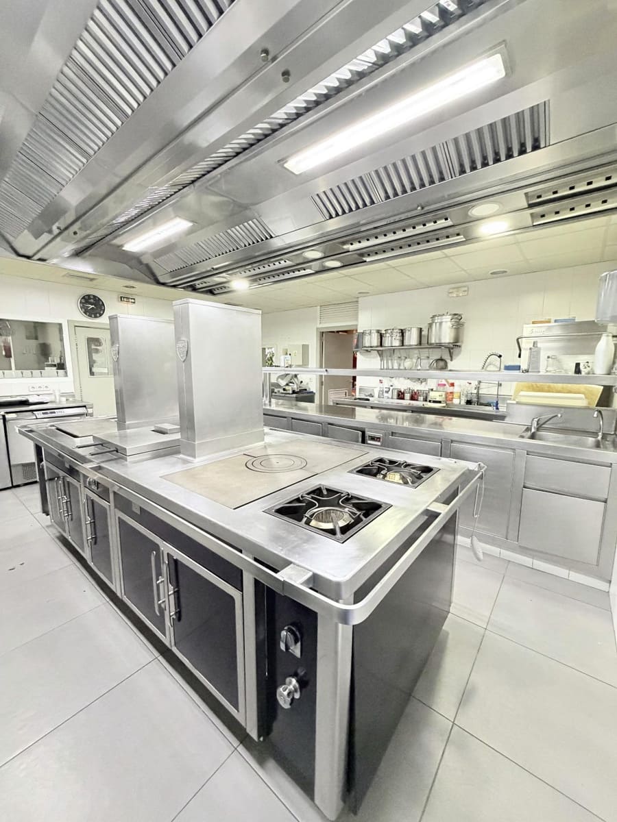 Commercial for sale in Tavernes de la Valldigna - € 430,000 (Ref: 9738624)