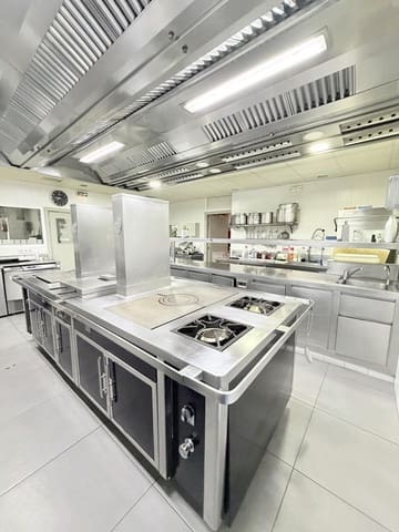 Commercial for sale in Tavernes de la Valldigna - € 430,000 (Ref: 9738624)