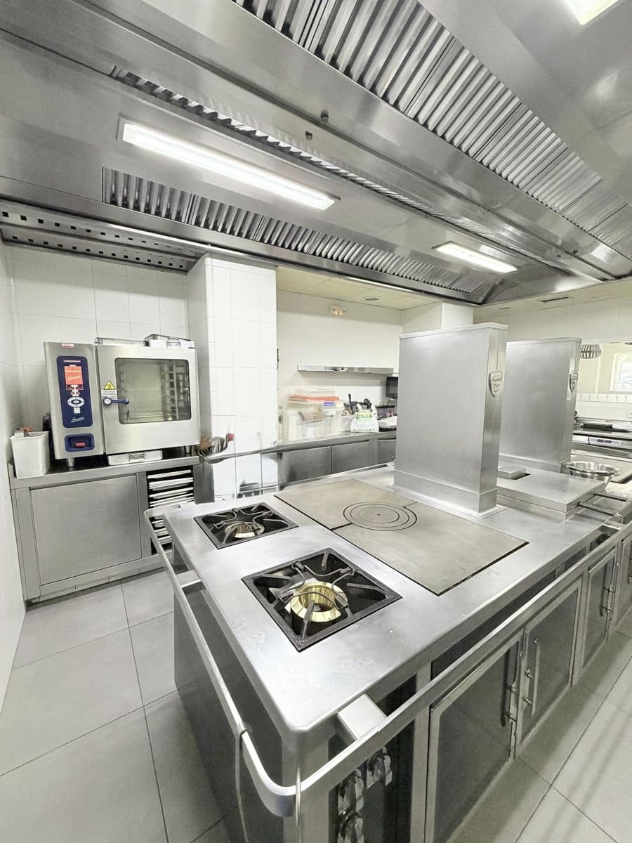 Commercial for sale in Tavernes de la Valldigna - € 430,000 (Ref: 9738624)