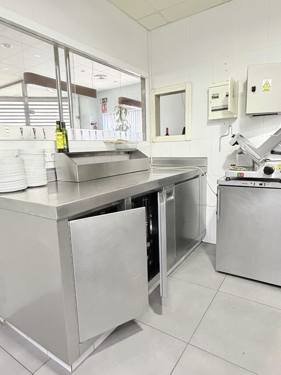 Commercial for sale in Tavernes de la Valldigna - € 430,000 (Ref: 9738624)