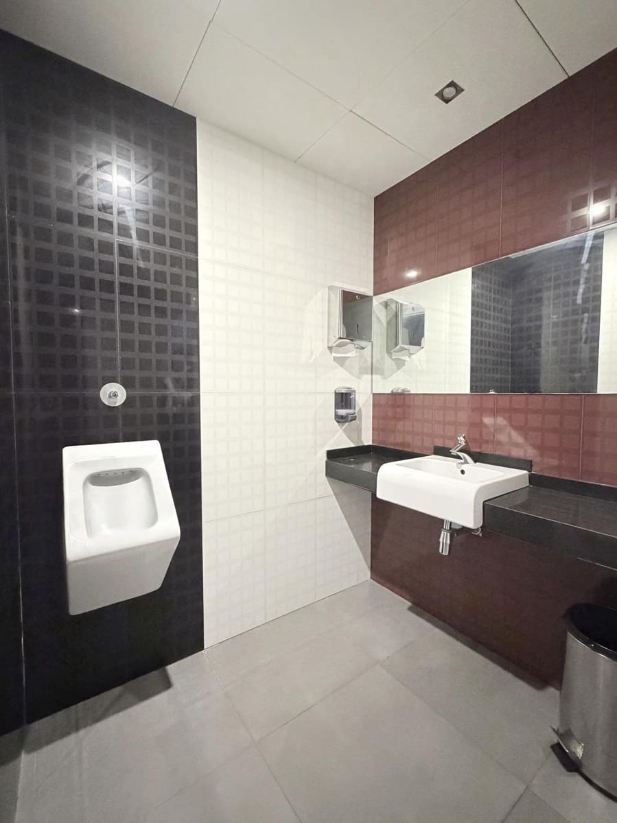 Commercial for sale in Tavernes de la Valldigna - € 430,000 (Ref: 9738624)