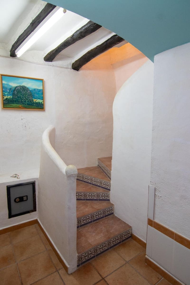 4 bedroom Townhouse for sale in Planes - € 80,000 (Ref: 9741804)