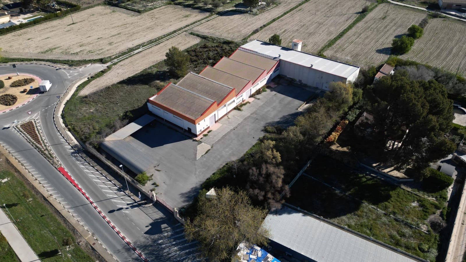 Biznes na sprzedaż w Onil - 950 000 € (Ref: 9770711)