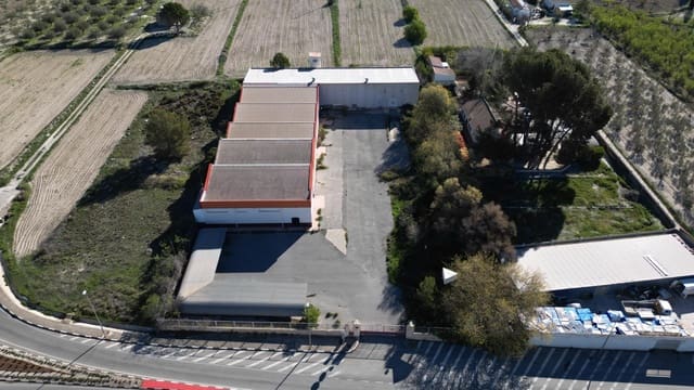 Biznes na sprzedaż w Onil - 950 000 € (Ref: 9770711)