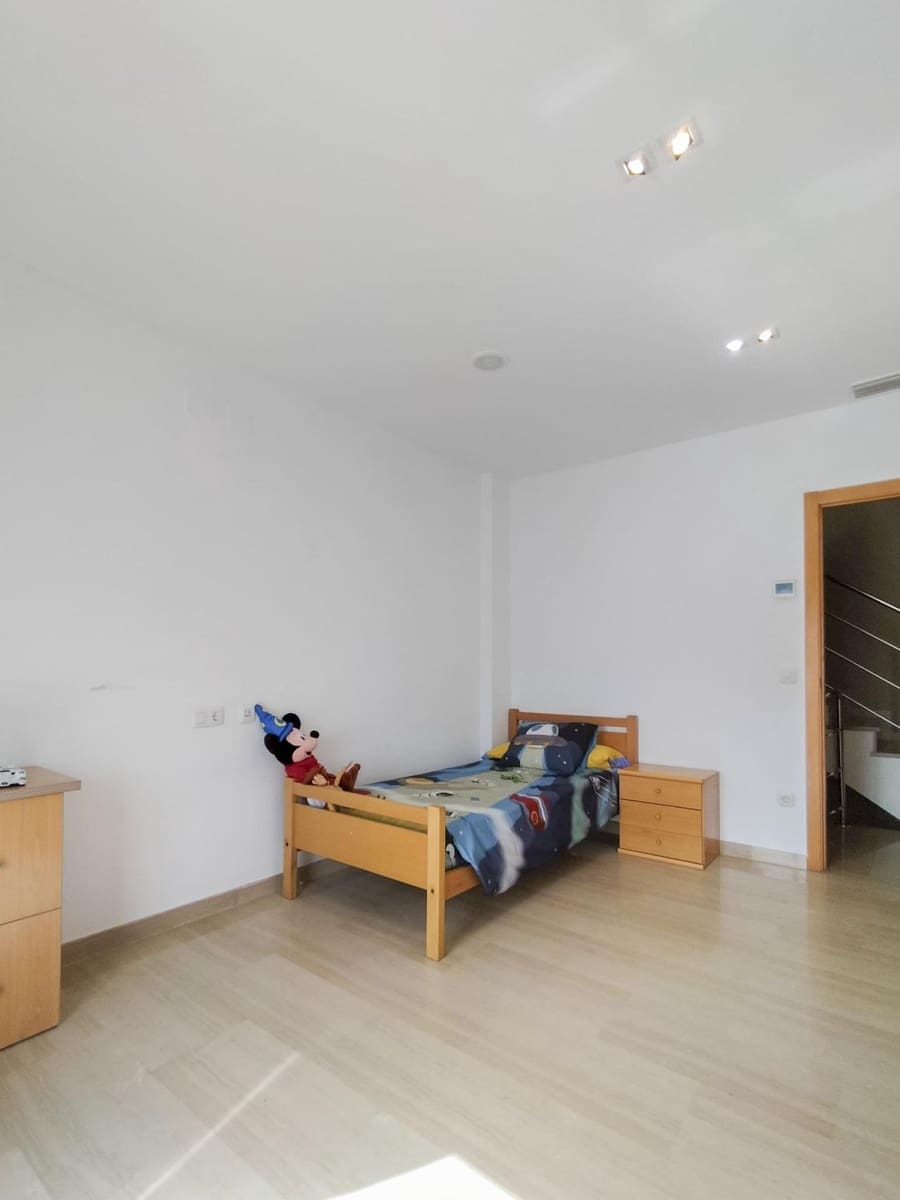 4 camera da letto Villetta a Schiera in vendita in Alzira con garage - 360.000 € (Rif: 9791089)