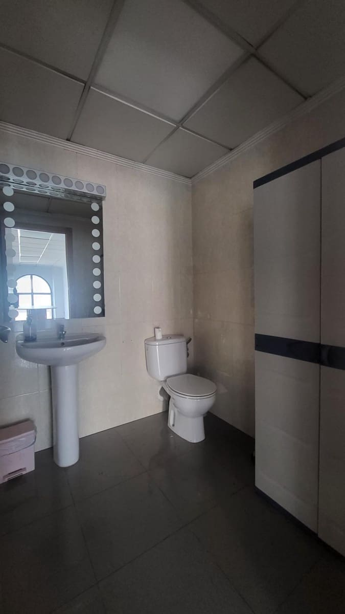 Commercial for sale in Tavernes de la Valldigna - € 219,000 (Ref: 9811971)