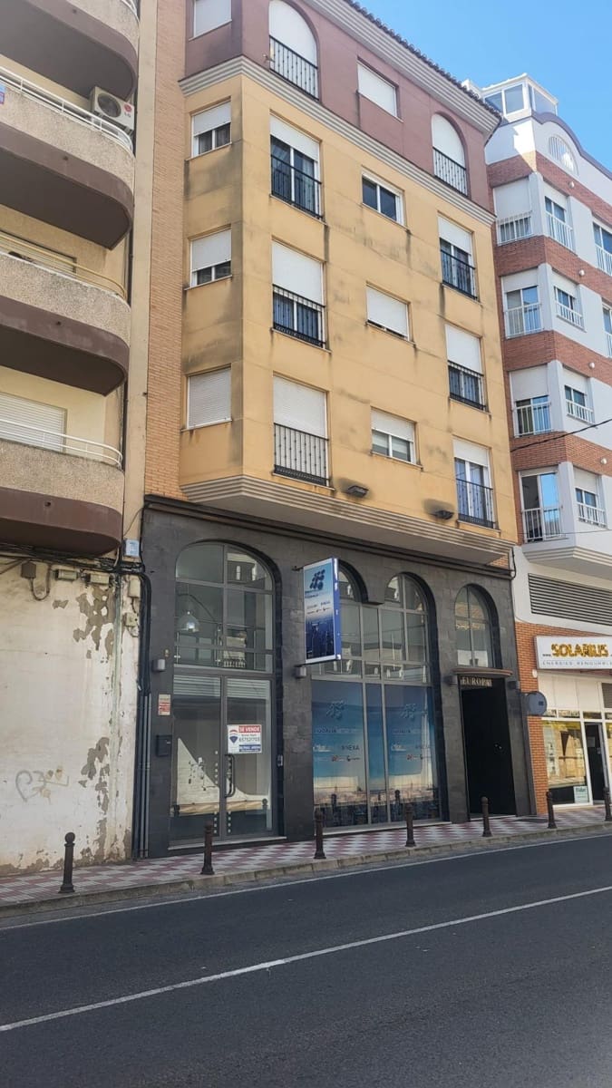Commercial for sale in Tavernes de la Valldigna - € 219,000 (Ref: 9811971)