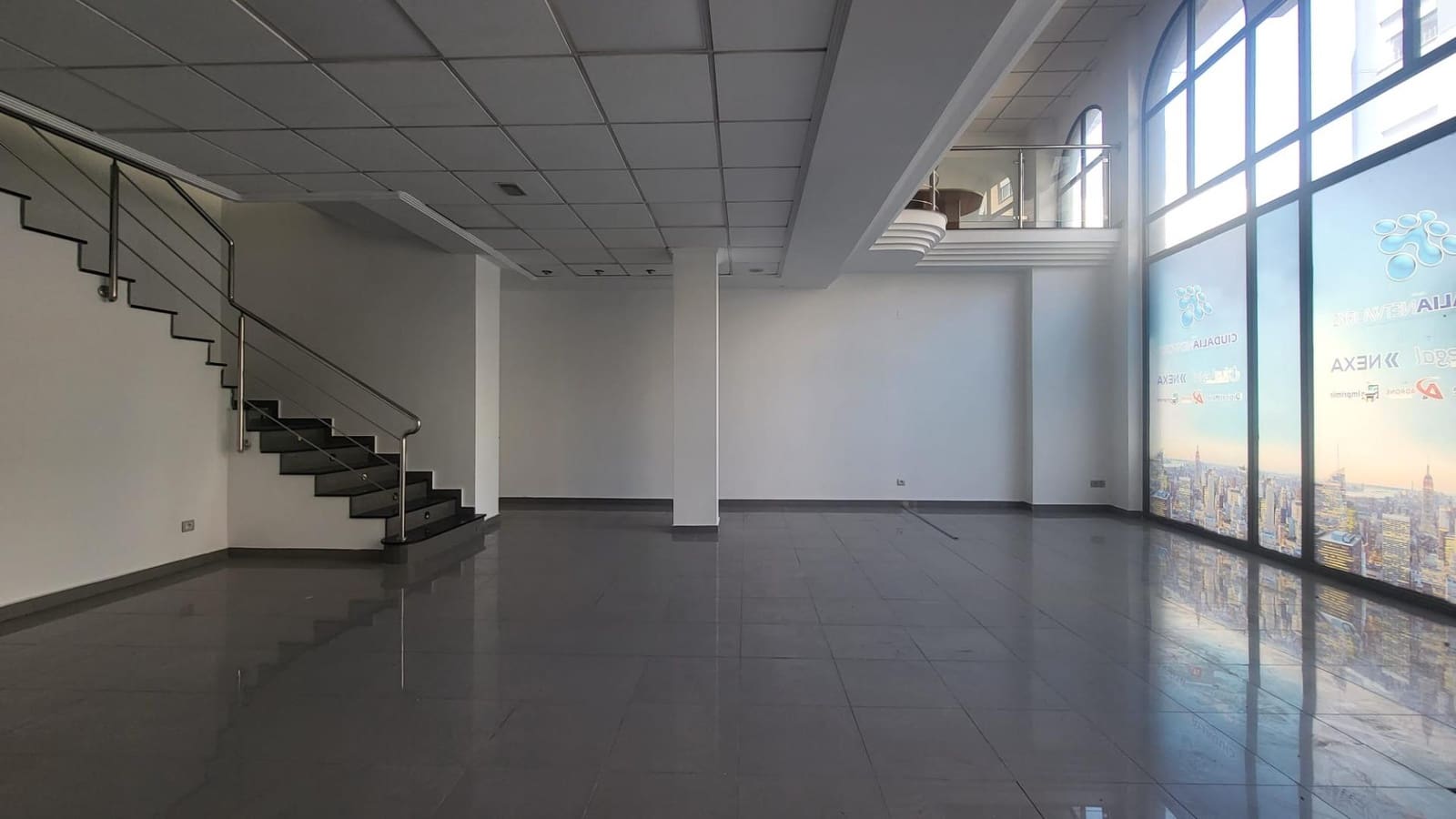 Commercial for sale in Tavernes de la Valldigna - € 219,000 (Ref: 9811971)