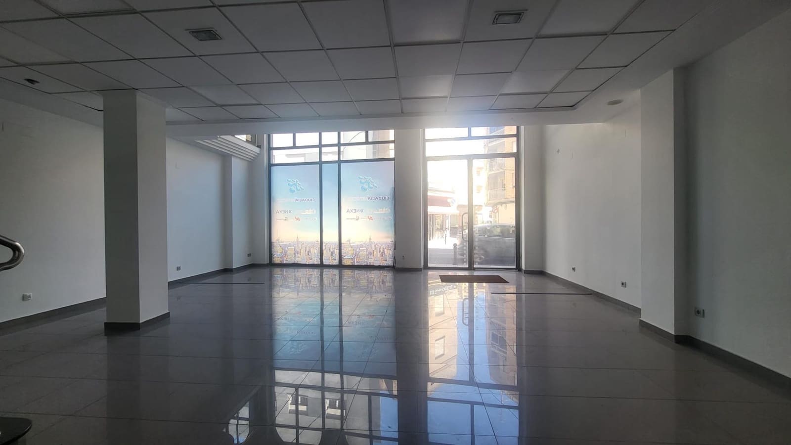 Commercial for sale in Tavernes de la Valldigna - € 219,000 (Ref: 9811971)