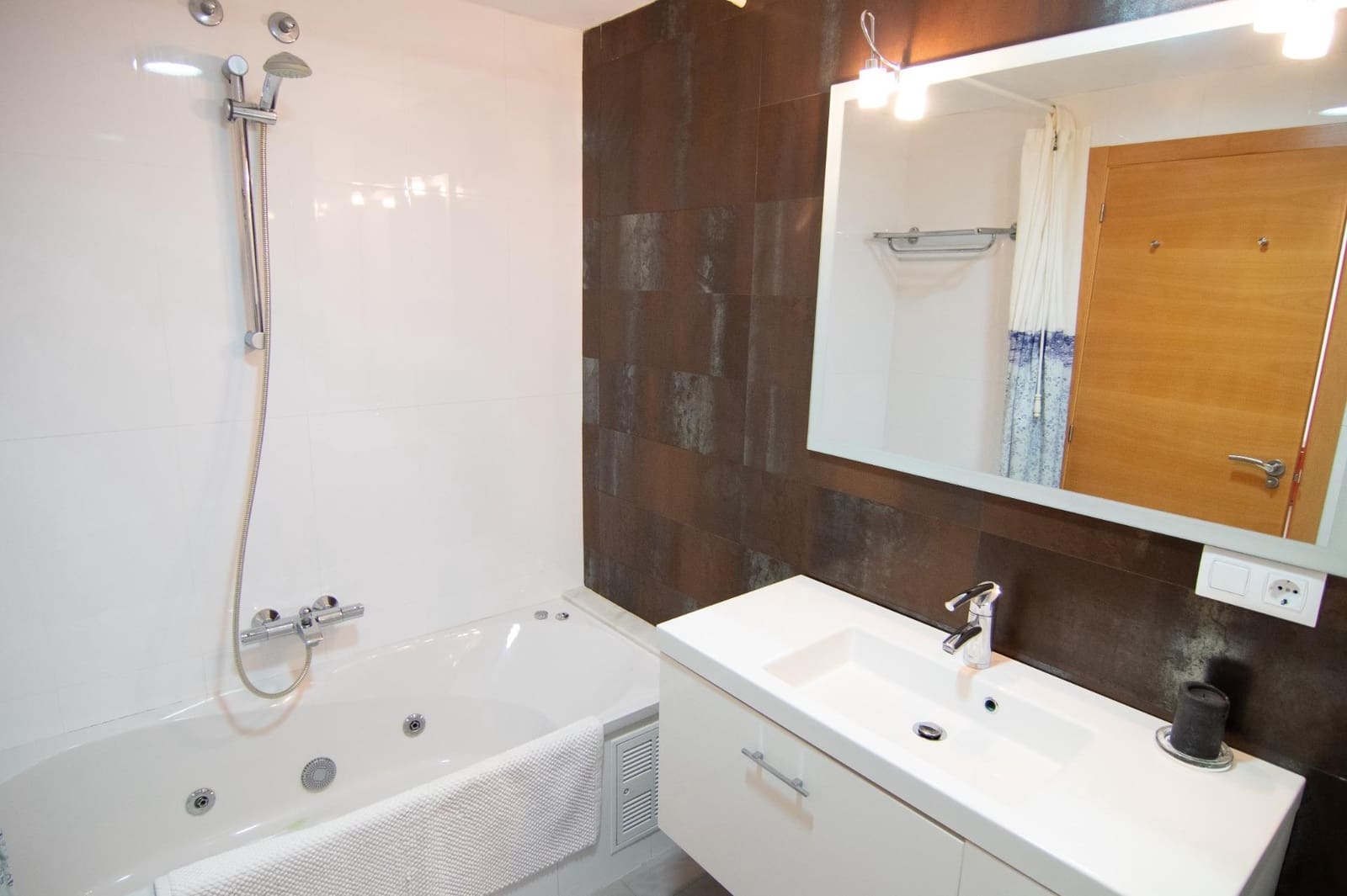 2 bedroom Apartment for sale in Denia with pool garage - € 399,000 (Ref: 9867074)
