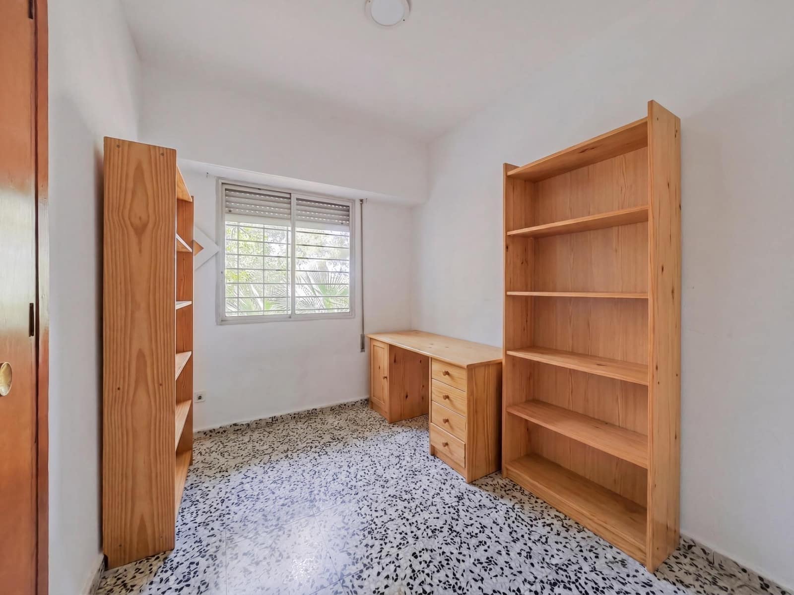 4 bedroom Villa for sale in Chiva with pool garage - € 320,000 (Ref: 9867075)