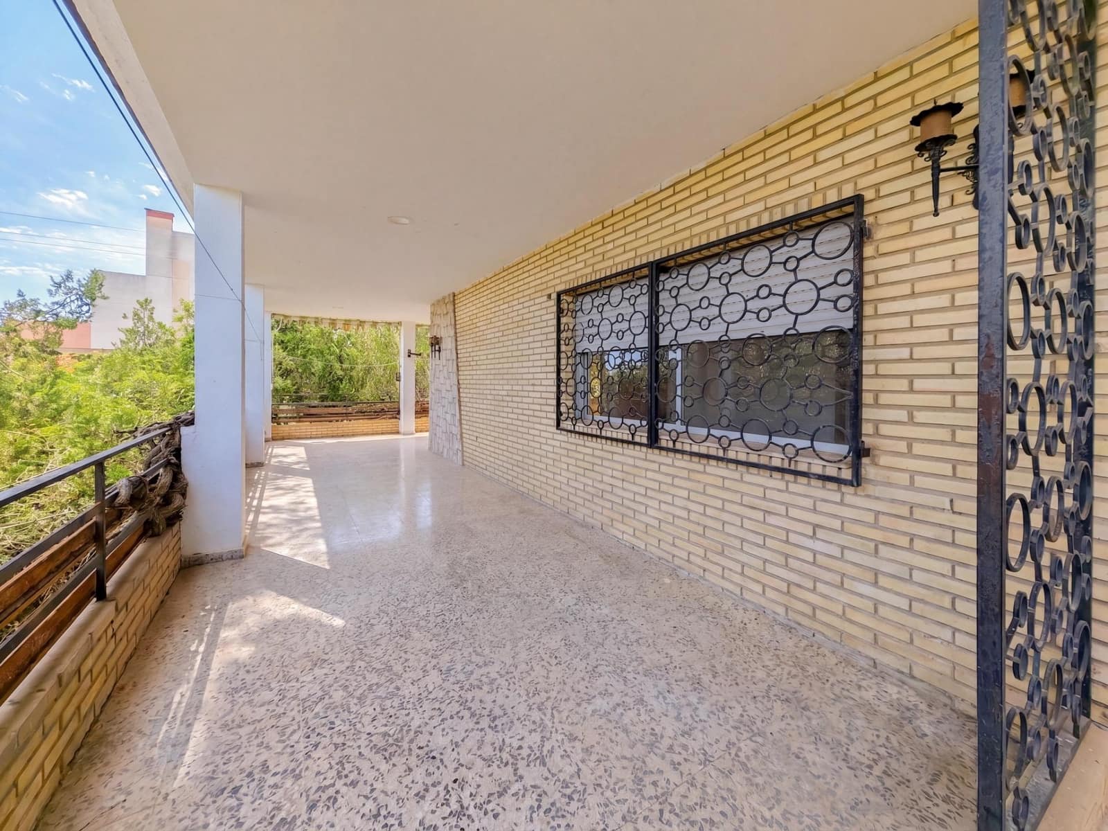 4 bedroom Villa for sale in Chiva with pool garage - € 320,000 (Ref: 9867075)