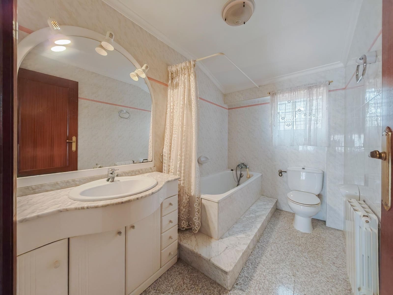5 chambre Maison de Ville à vendre à Otos - 50 000 € (Ref: 9867076)
