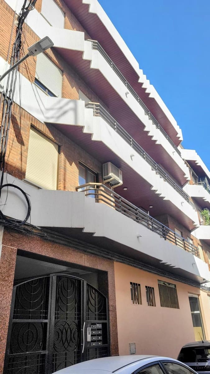 4 bedroom Flat for sale in Oliva - € 134,000 (Ref: 9929449)