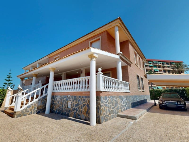 6 bedroom Villa for sale in La Manga del Mar Menor - € 995,000 (Ref: 9109063)