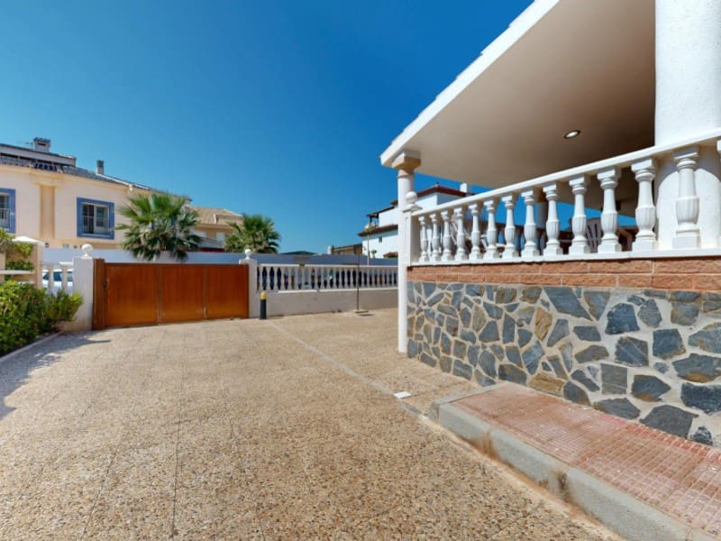 6 bedroom Villa for sale in La Manga del Mar Menor - € 995,000 (Ref: 9109063)