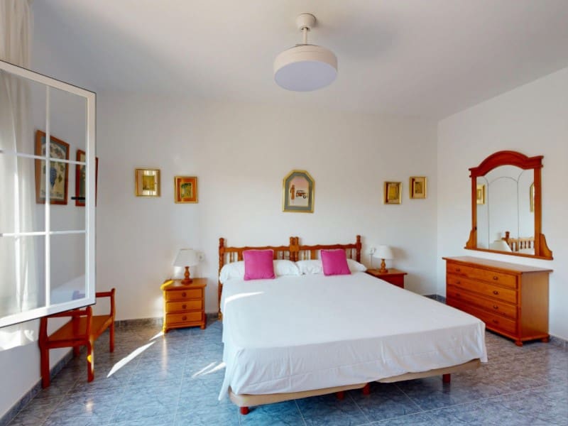 6 bedroom Villa for sale in La Manga del Mar Menor - € 995,000 (Ref: 9109063)