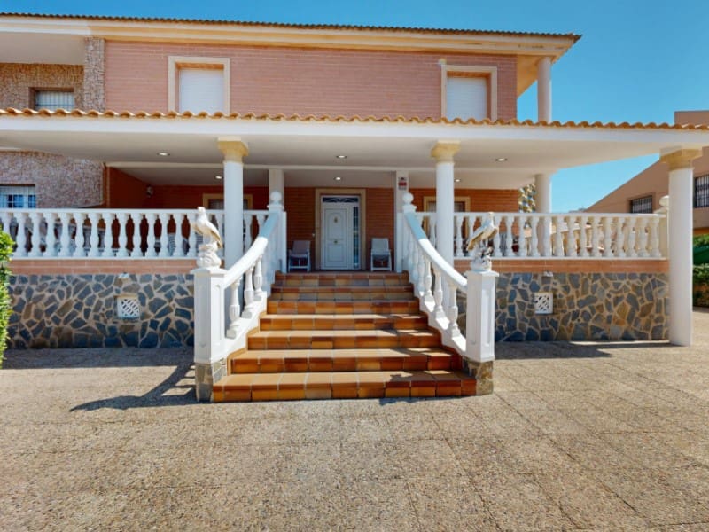 6 bedroom Villa for sale in La Manga del Mar Menor - € 995,000 (Ref: 9109063)