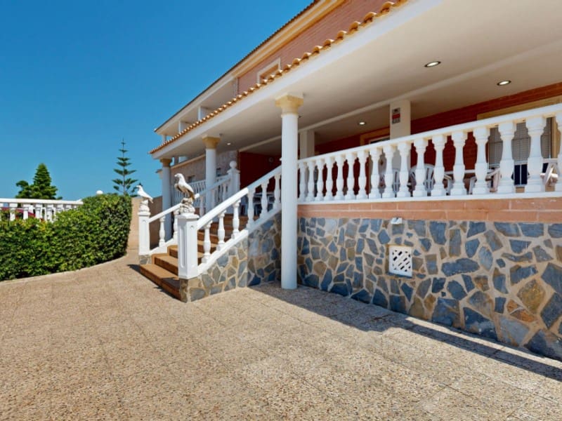 6 bedroom Villa for sale in La Manga del Mar Menor - € 995,000 (Ref: 9109063)