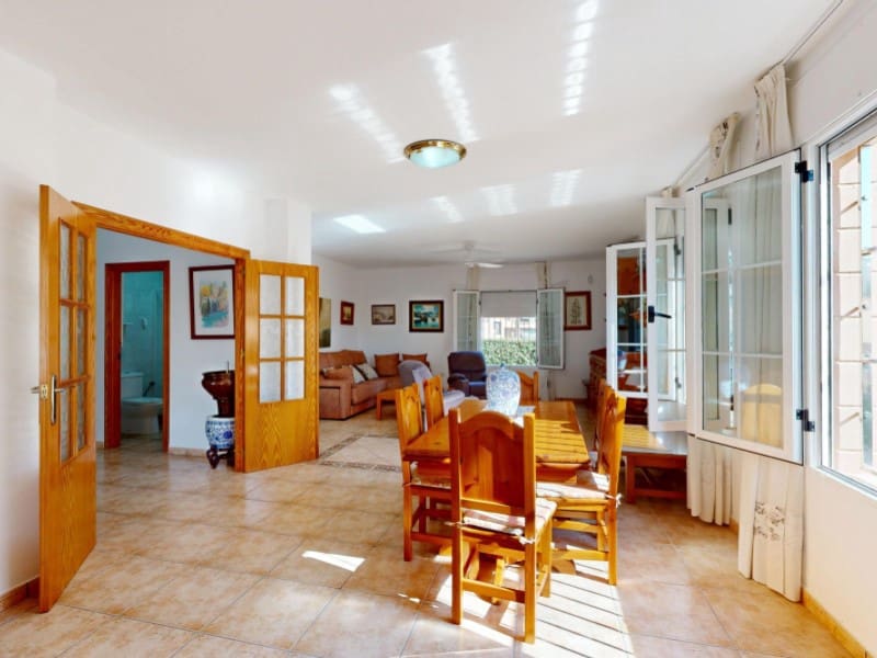 6 bedroom Villa for sale in La Manga del Mar Menor - € 995,000 (Ref: 9109063)