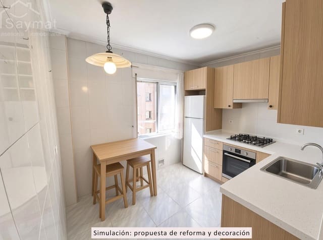 3 bedroom Flat for sale in Santander with garage - € 165,000 (Ref: 10077098)