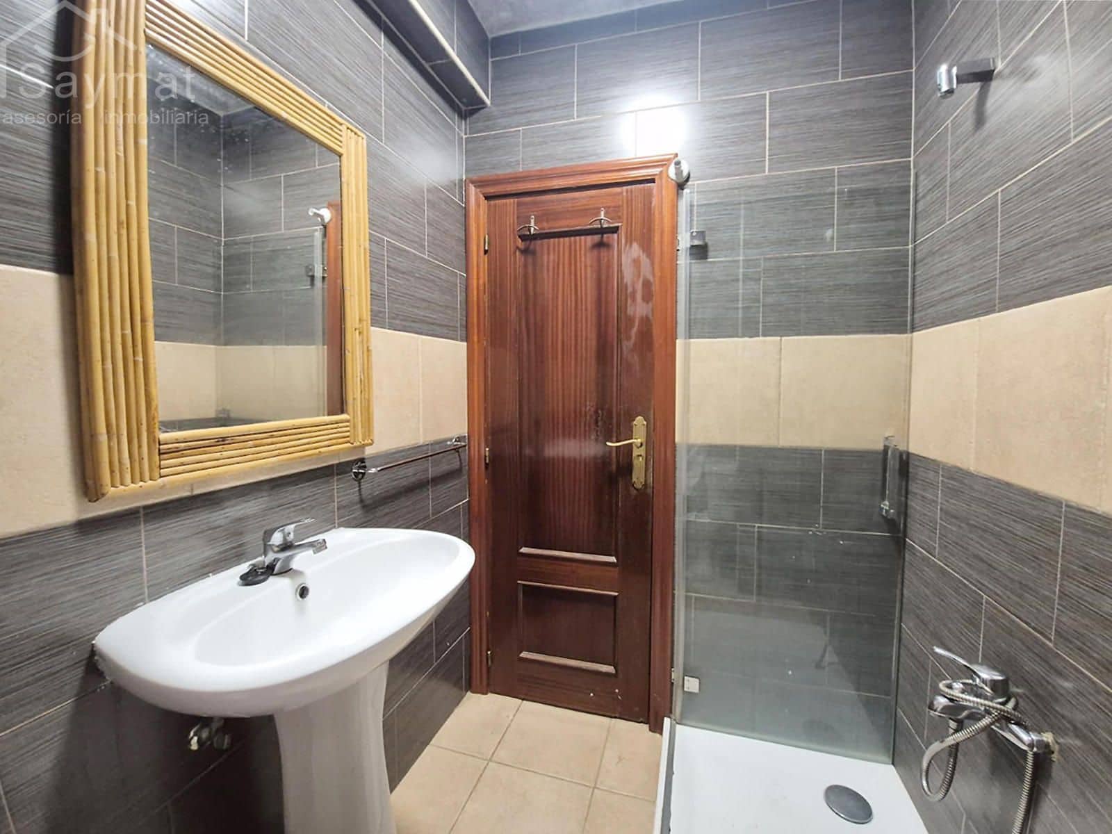 3 bedroom Flat for sale in Santander with garage - € 165,000 (Ref: 10077098)